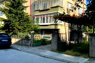 Просторен 4-стаен апартамент в центъра на Пловдив с гараж