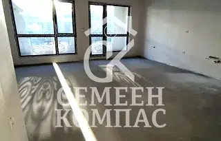 Тристаен апартамент в Христо Смирненски с вътрешен двор