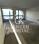 Тристаен апартамент в Христо Смирненски с вътрешен двор