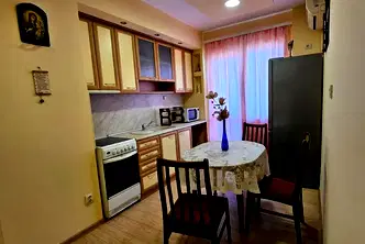 Тристаен апартамент в Изгрев, Пловдив с основен ремонт