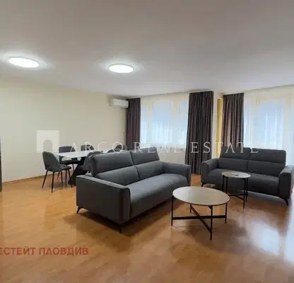 Снимка 2 — Просторен 3-стаен апартамент в Кършияка с две тераси