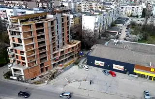 Просторен 2-стаен апартамент в Кючук Париж, Пловдив с тераса