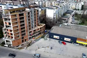Просторен 2-стаен апартамент в Кючук Париж, Пловдив с тераса