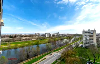 Тристаен апартамент с панорамни тераси в Мараша, Пловдив