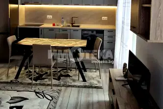 Двустаен апартамент в Младежки Хълм с асансьор и зелени площи