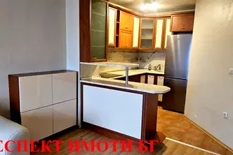 Тристаен апартамент с тераса в Коматевски възел, Пловдив