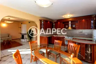 Тристаен апартамент в София, Бояна