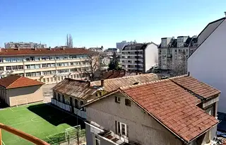 Тристаен апартамент с две тераси в Център, София