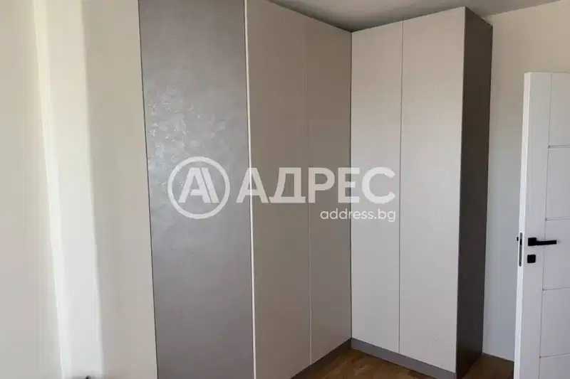 Тристаен апартамент в София, Център