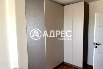 Тристаен апартамент в София, Център