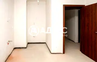 Тристаен апартамент в София, Център