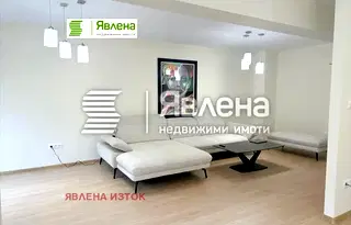 Просторен 4-стаен апартамент в Център с три балкона