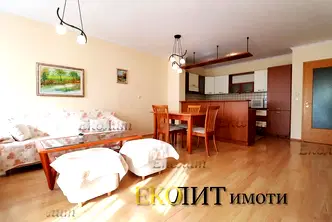 Луксозен 3-стаен апартамент с две тераси в Център, София