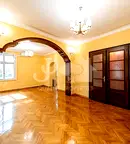 Тристаен апартамент с две тераси в Център, София