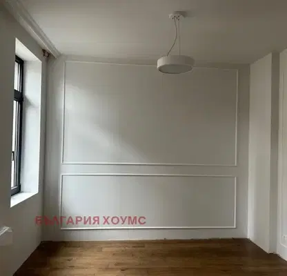 Снимка 5 — Тристаен апартамент в Център на София с балкон и паркинг