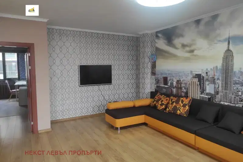 Тристаен апартамент в София, Център