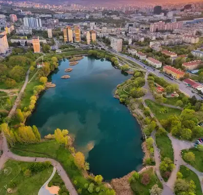 Снимка 3 — Тристаен апартамент с голяма тераса в Дружба 1, София