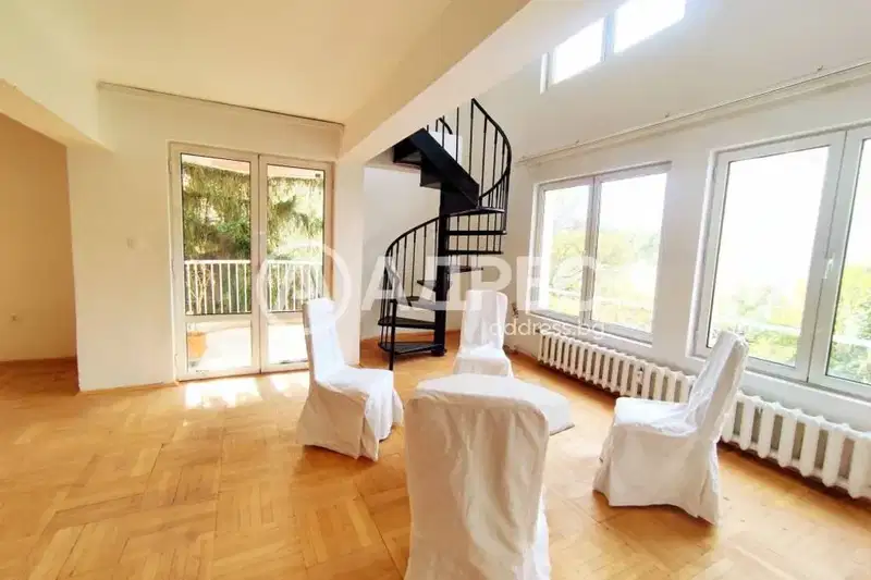 Four-room apartment in Gotse Delchev with balconies and basement