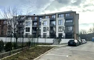 Тристаен апартамент в Кръстова вада с тераса и паркомясто