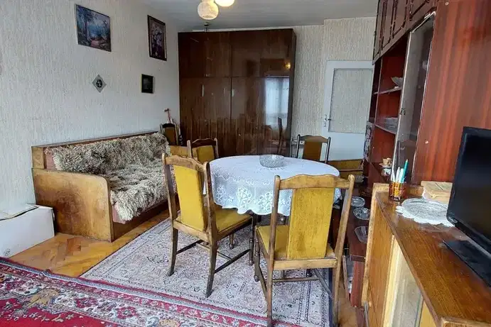 Гарсониера с югоизточно изложение в Лагера, София