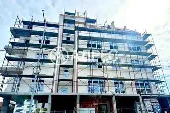 Двустаен апартамент в Модерно предградие с асансьор