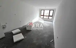 Тристаен апартамент в Обеля 1 с балкон и асансьор