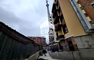 Тристаен апартамент в Обеля 1 с балкон и асансьор