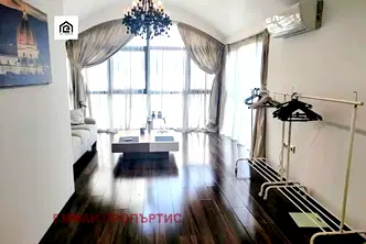 Двустаен апартамент с тераса в Оборище, София