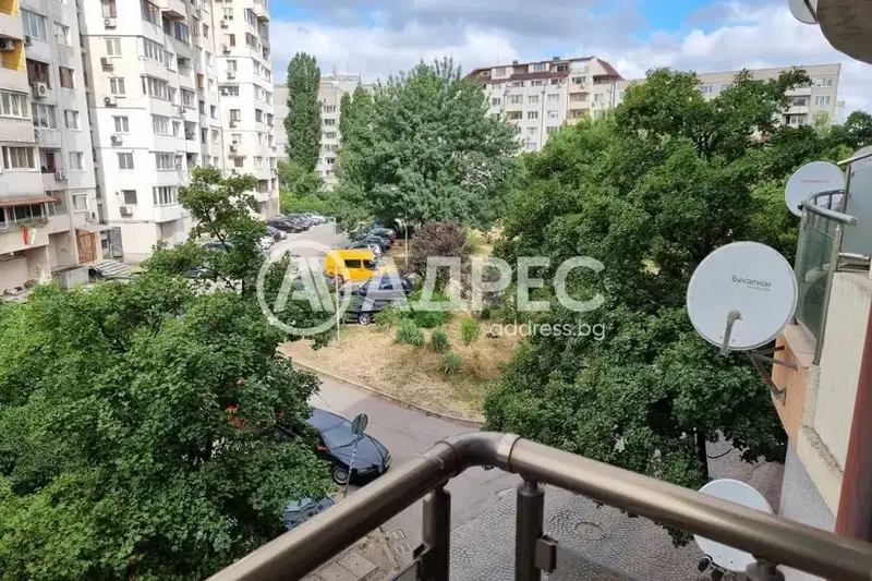 3-bedroom apartment in Sofiya, Razsadnika