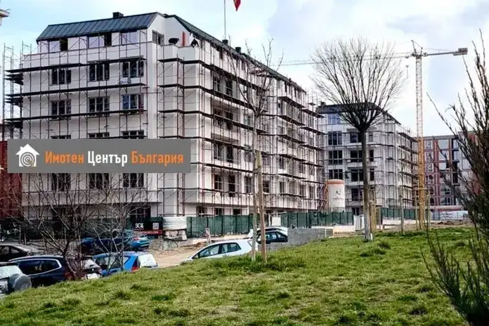 Тристаен апартамент в Студентски град с ново строителство
