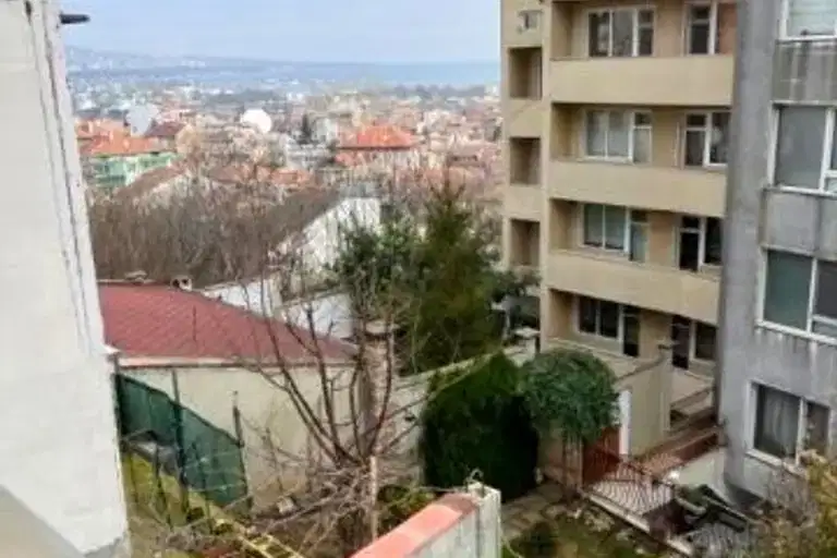Двустаен апартамент с тераса и морска гледка в Аспарухово, Варна
