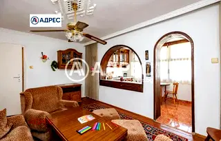 Тристаен апартамент с допълнителни помещения в Аспарухово, Варна