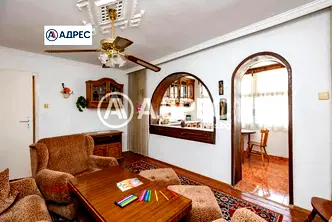 Тристаен апартамент с допълнителни помещения в Аспарухово, Варна