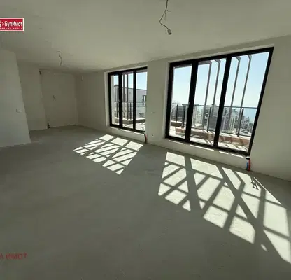 Снимка 2 — Тристаен апартамент с панорамна гледка в Бриз, Варна