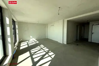 Тристаен апартамент с панорамна гледка в Бриз, Варна