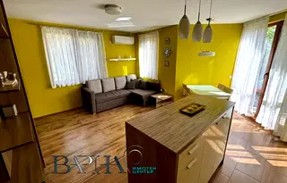 Двустаен апартамент с морска панорама в Бриз, Варна