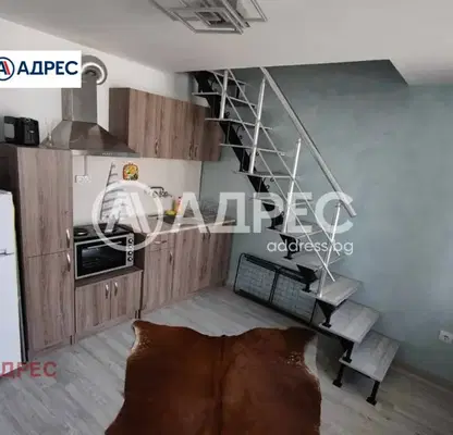 Снимка 2 — Двустаен апартамент с тераса и морска панорама в Център, Варна