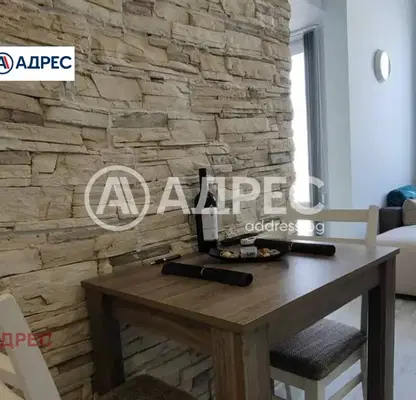 Снимка 5 — Двустаен апартамент с тераса и морска панорама в Център, Варна
