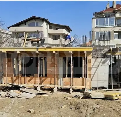Снимка 5 — Двустаен апартамент в Галата с паркомясто и асансьор