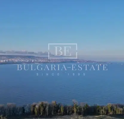 Снимка 5 — Тристаен апартамент в Галата с тераса, Варна