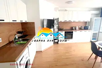 Тристаен апартамент с паркомясто в Колхозен пазар, Варна