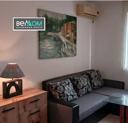 Photo 2 — Two-room apartment with 2 balconies in Kolhozen pazar, Varna