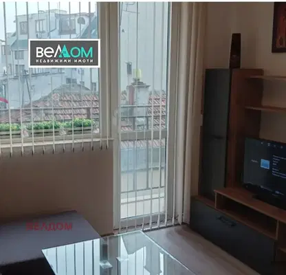 Photo 5 — Two-room apartment with 2 balconies in Kolhozen pazar, Varna