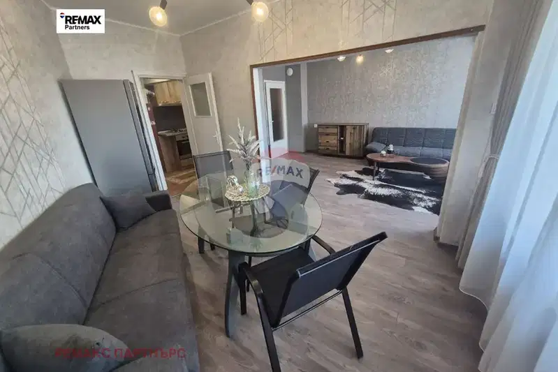 Тристаен апартамент с две тераси в Конфуто, Варна