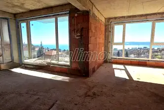 Тристаен апартамент с морска панорама в м-т Акчелар, Варна