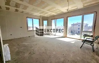 Тристаен апартамент в м-т Горна Трака с паркомясто