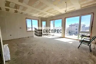 Тристаен апартамент в м-т Горна Трака с паркомясто