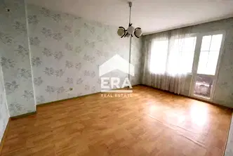 Тристаен апартамент с две тераси в Младост 1, Варна