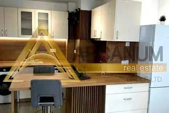 Двустаен апартамент на последен етаж в Победа, Варна