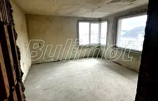 Тристаен апартамент с две тераси във Виница, Варна